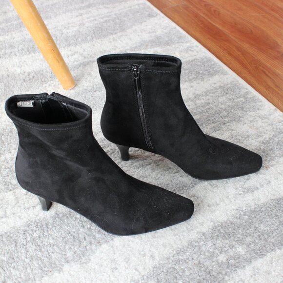Black faux suede ankle booties - Picture 3 of 8